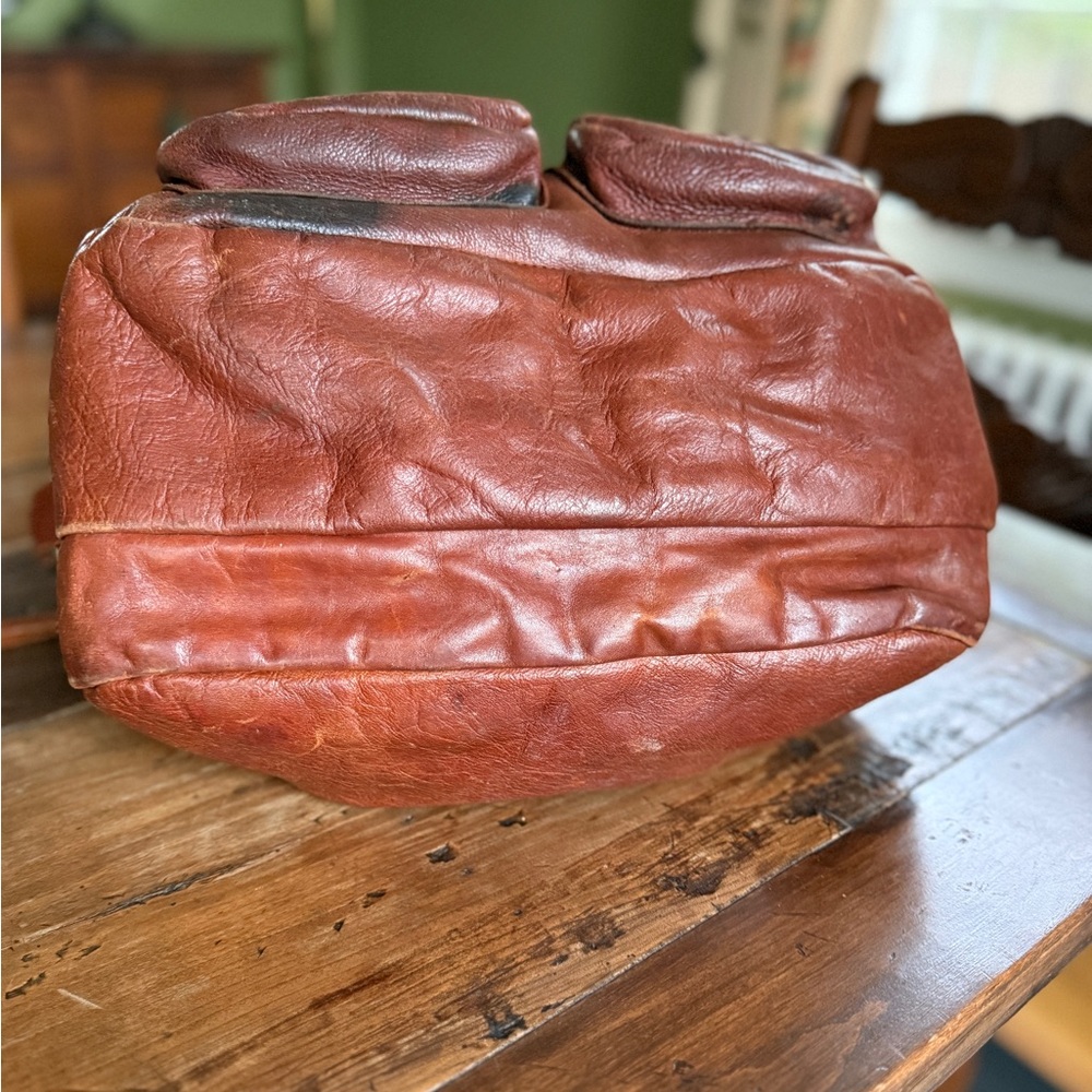 Unisex Leather Large Messenger Bag - Picture 9 of 16